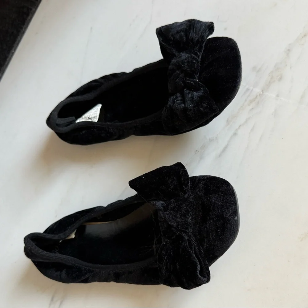 GAP Dress Shoes Ballet Flat BIG GIRLS Black Bow Velvet Holidays Christmas Size 5